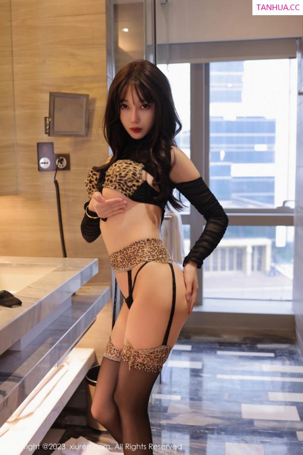 玥儿玥  [XiuRen]高清写真图 2023.06.30 No.7004 玥儿玥er 黑丝美腿第68张图片
